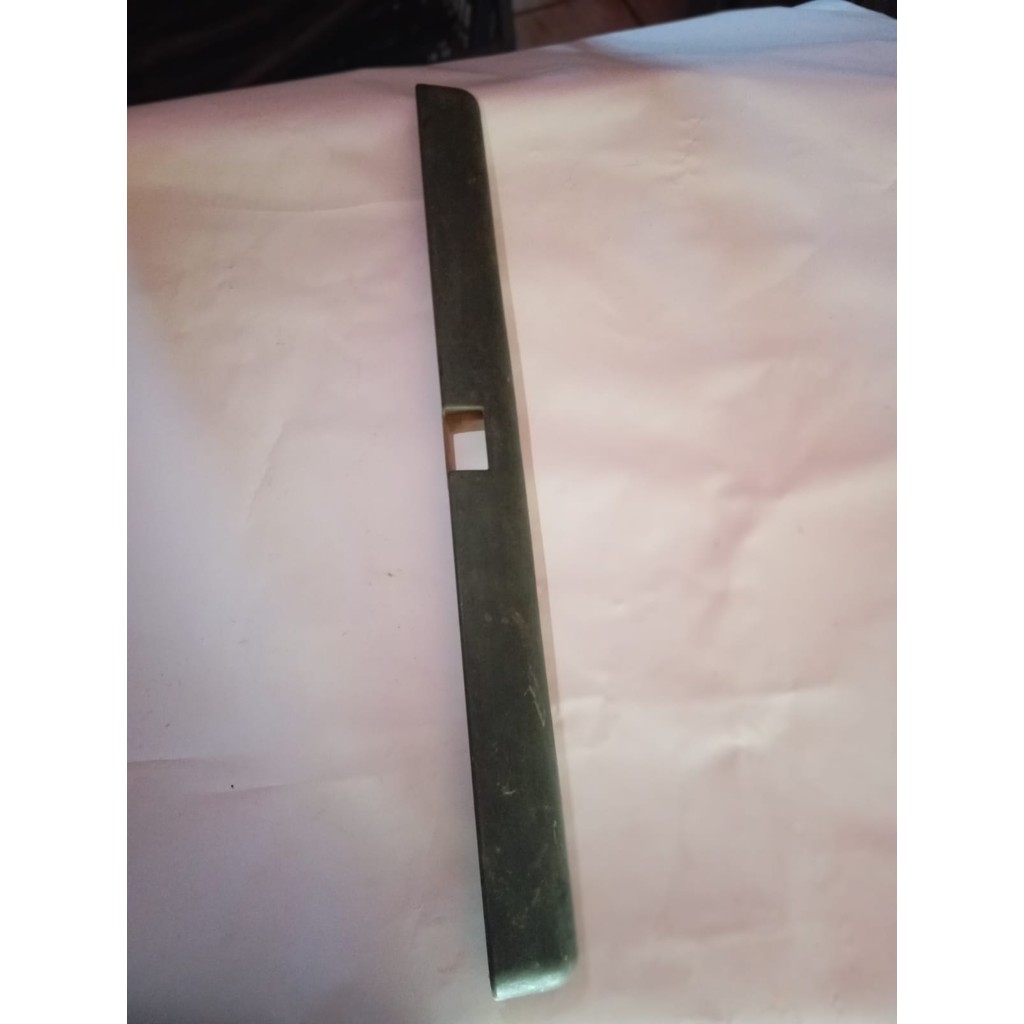 MOLDURA TAMPA PORTA MALAS OMEGA