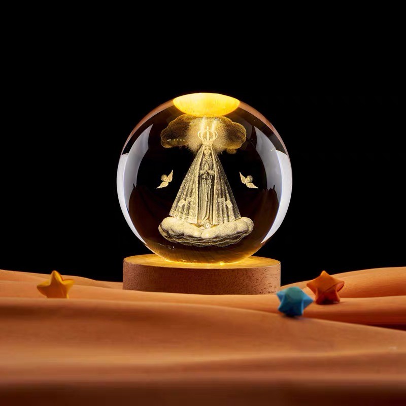 Luminária Abajur Mesa Bola de Cristal Nossa Senhora Aparecida Luz LED 3D Decorativa Esfera Bivolt Vidro