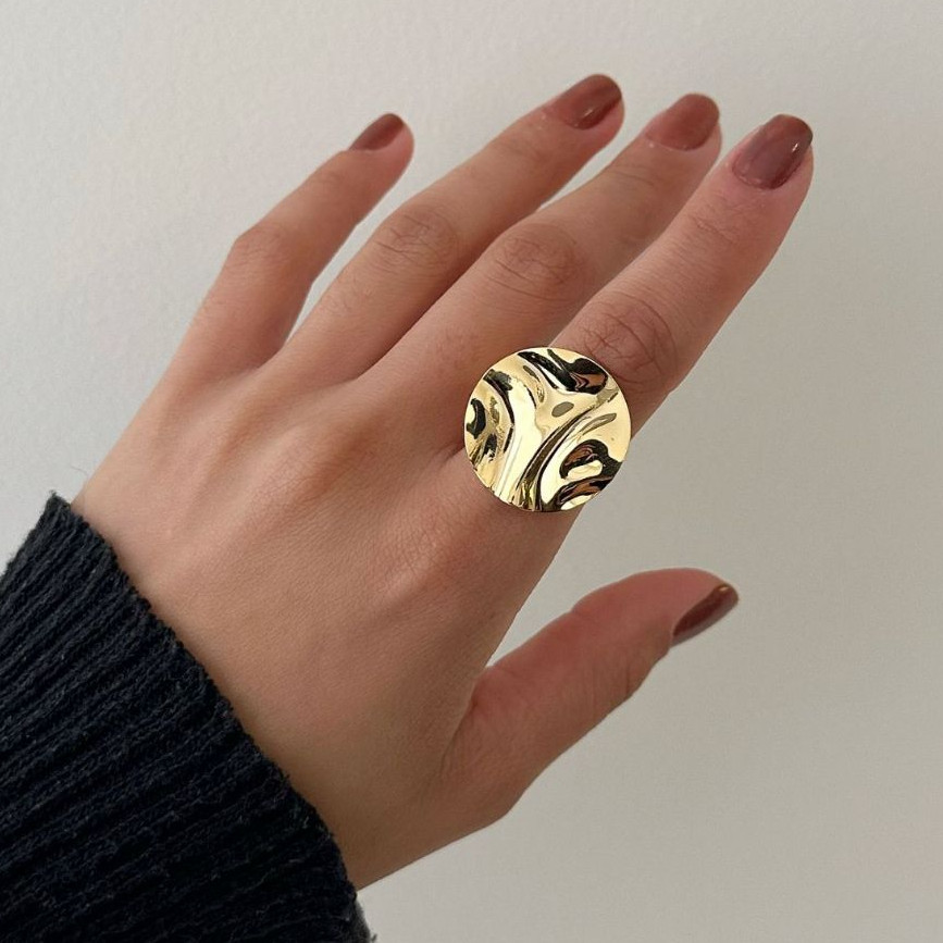 Anel Regulável Redondo Martelado Banhado a Ouro 18k