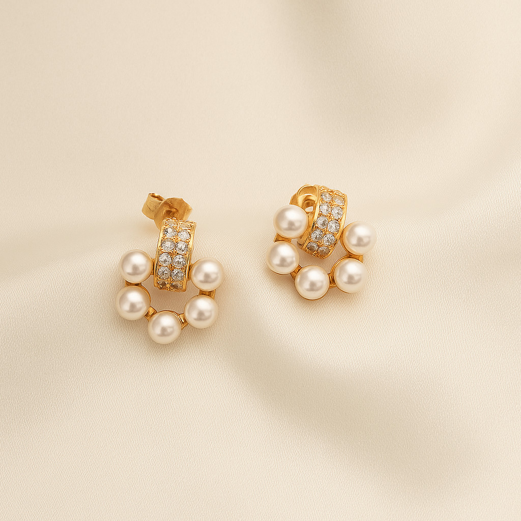 Brinco Feminino com Pérolas e Zircônias Sofisticado e Elegante Semijoia Banhada a Ouro 18k