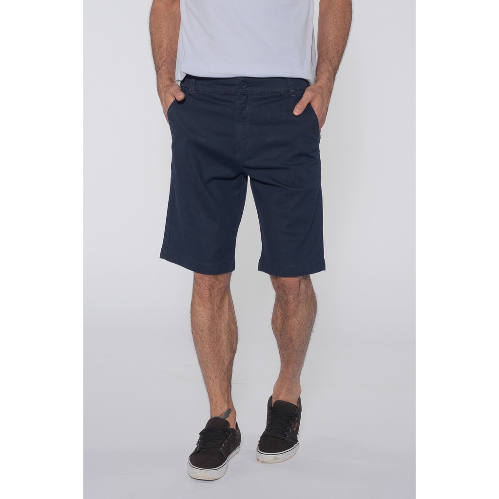 Bermuda Básica Masculina Chino Em Sarja Slim com lycra