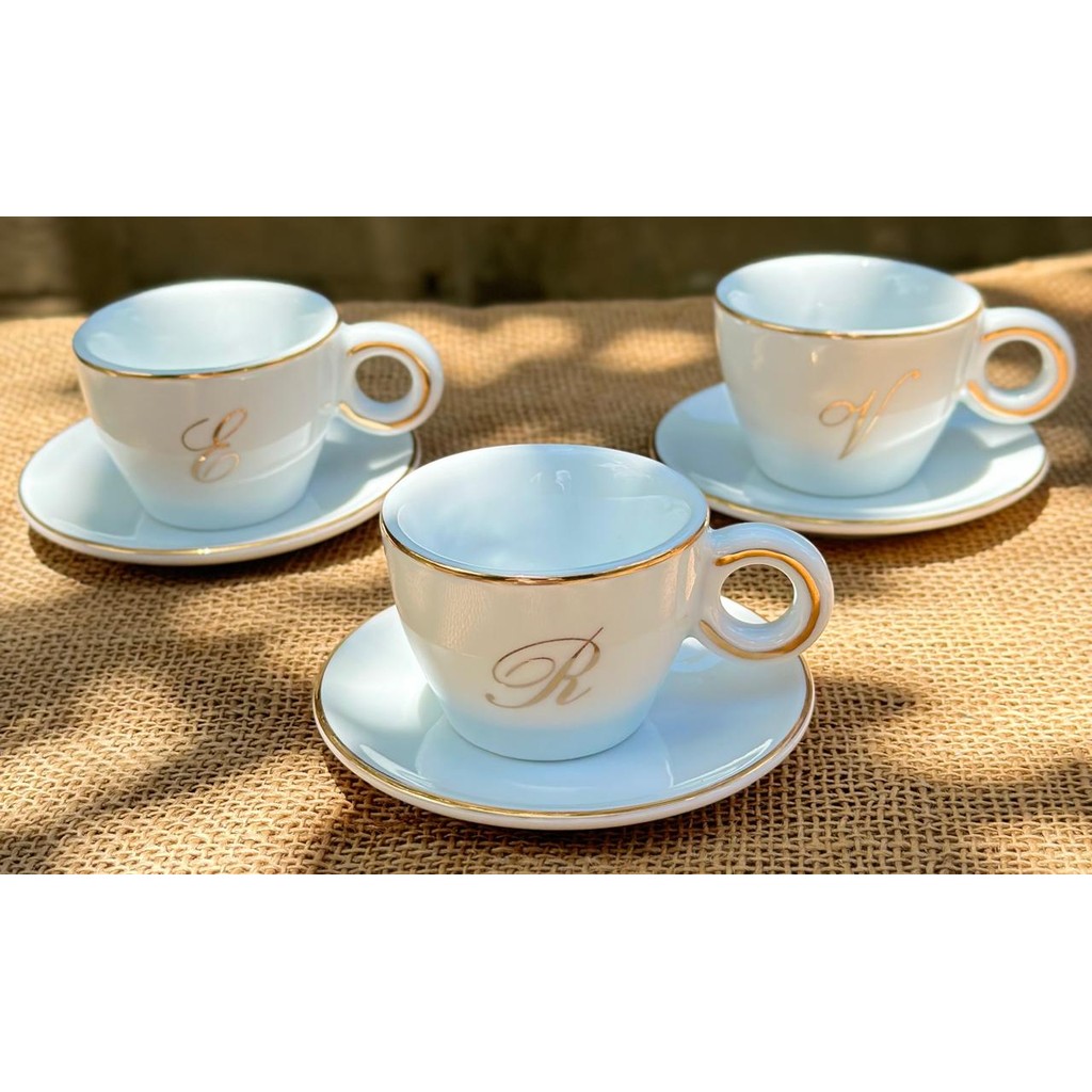 1 Xícara c/ pires 75ml person. inicial ouro + filete ouro em Oferta na Shopee