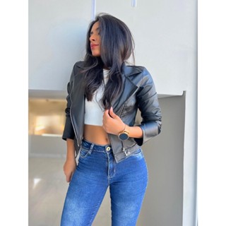 Jaqueta couro feminino com ziper bolso queen taste Jaqueta de couro curta preta com mangas longas, estilo motoqueiro, incorporando o charme ousado das garotas descoladas dos Estados Unidos.