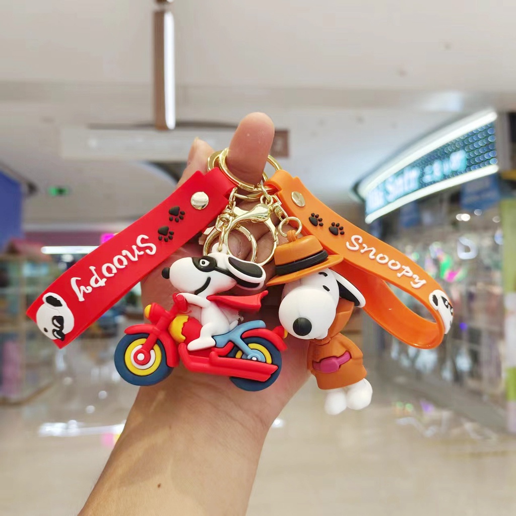 Novo Snoopy Charlie Chaveiro Dos Desenhos Animados Carro Bonito Saco Pingente Boneca De Plástico Pequenos Presentes em Oferta na Shopee