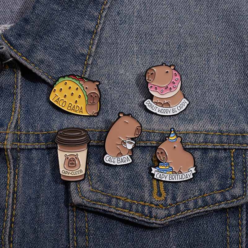 Animal Capybara Image Broche De Esmalte Cartoon Bolo De Aniversário Mochila De Café Crachá Vestuário Acessórios Jóias De Presente Para Amigos