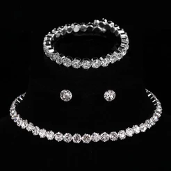 Moda 4Pcs/Set Conjunto De Jóias De Cristal Feminino Pulseira De Encanto Cavilha Brinco De Zircônio Branco Necklace .