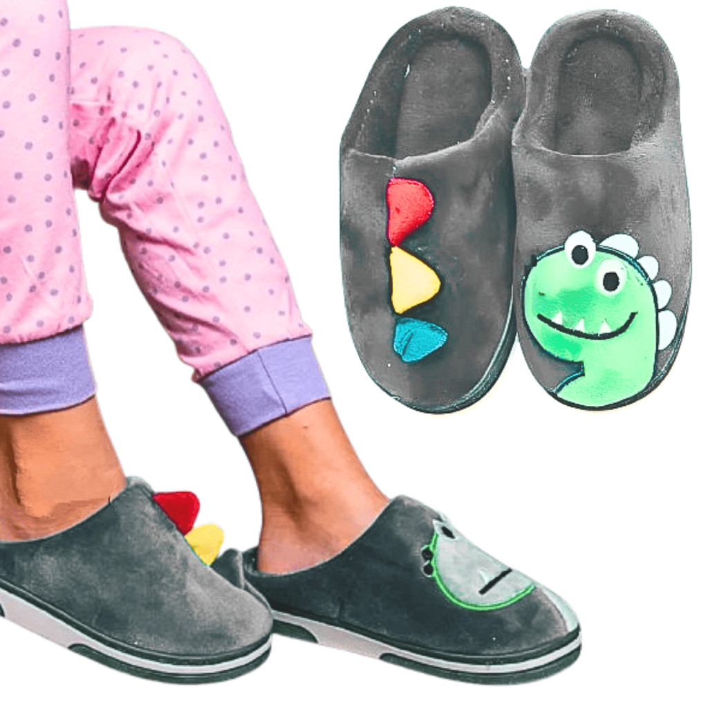 Pantufa Infantil Dinossauro Chinelo Pelúcia Antiderrapante Quentinho Unissex 3D✨