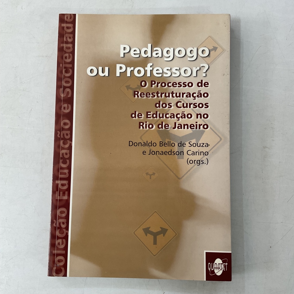 Pedagogo ou Professor? O Processo de Reestruturação dos Cursos de Educação no Rio de Janeiro autor Donaldo Bello de Souza e Jonaedson Carino