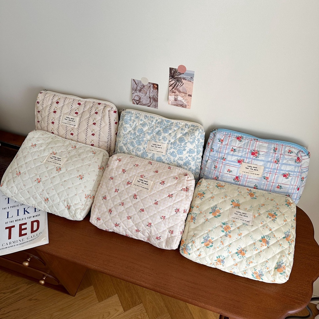 Nova bolsa de algodão acolchoado com flor doce Saco de maquiagem de grande capacidade com enchimento de algodão em Oferta na Shopee