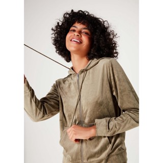Jaqueta Feminina Em Plush Com Capuz E Bolso Frontal Hering