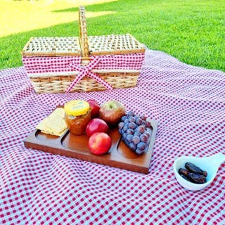 Kit Cesta Piquenique Vime C/ Forro + Toalha Xadrez Vermelho em Oferta na Shopee