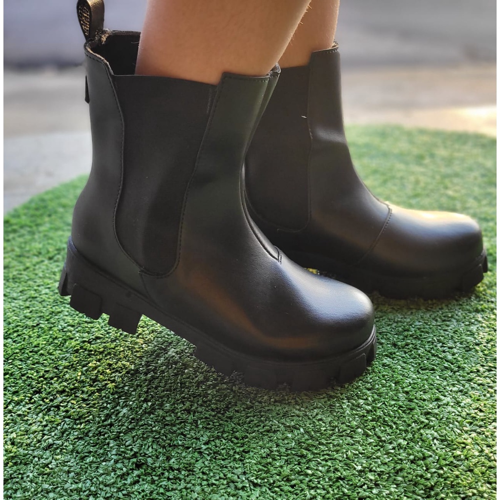 Bota Coturno Tratorada Com Elástico Lateral Preto