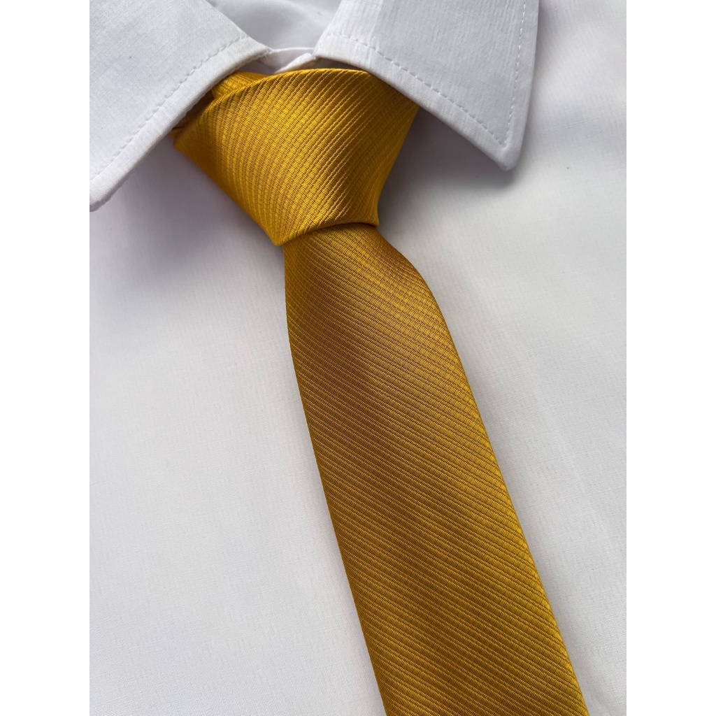 Gravata Slim Fit Dourada Risco Largo