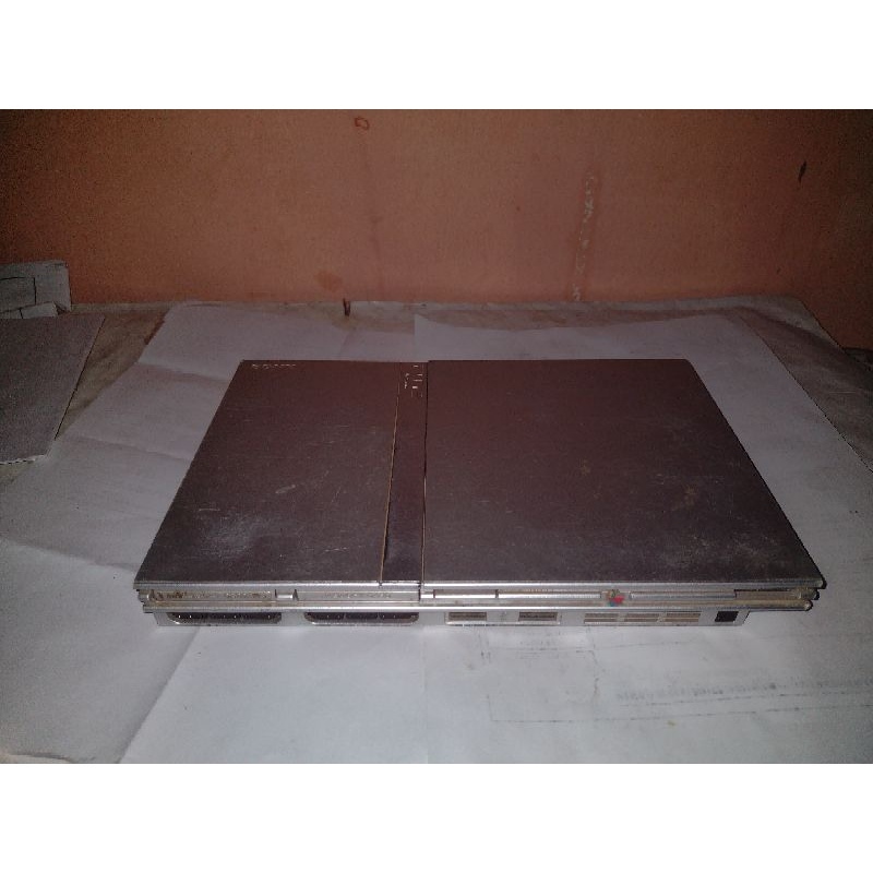 Playstation 2 PS2 Prata em ótimo estado com defeito