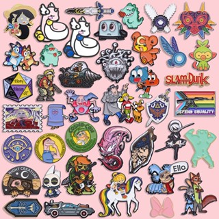 50 Novos Broches De Esmalte Da Série Anime Vampiro/Kirby/D & Role Playing Game Backpack Badges Acessórios De Roupas Jóias De Presente Para Amigos