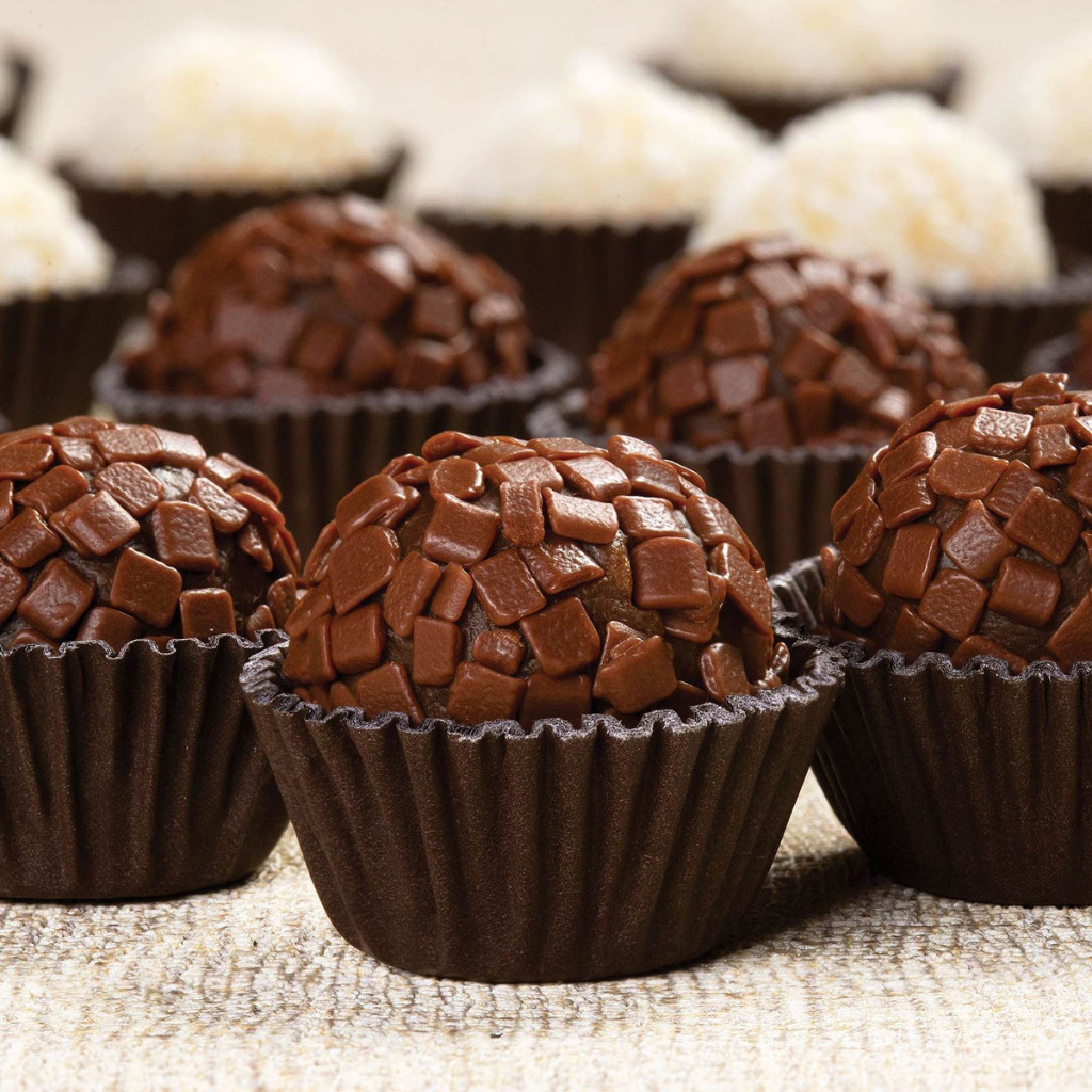 Forminhas P/doces/ brigadeiro Impermeável Marrom - N°5 plac -1000 Unid em Oferta na Shopee