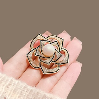 Broche Camélia Broche Pérola Fêmea High-End Design Oco de Pérola Fêmea Desenho Simples de Alfinete Flor All-Match Decoração