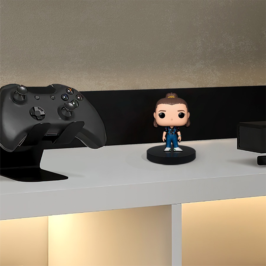 Totem Pequeno Boneco Onze Eleven Stranger Things 7cm + Base