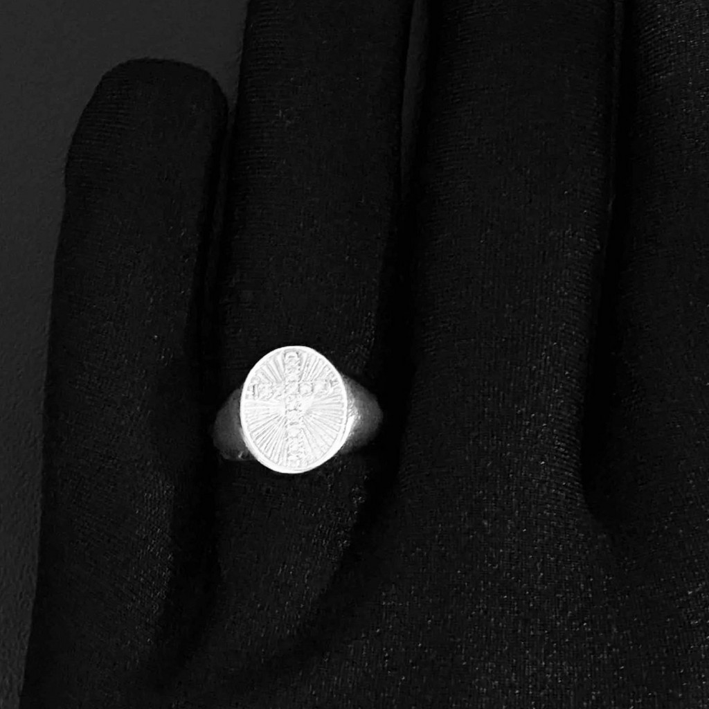 Anel Feminino Delicado Ajustável Cruz Cravejada em Zircônia Banhado a Prata 925