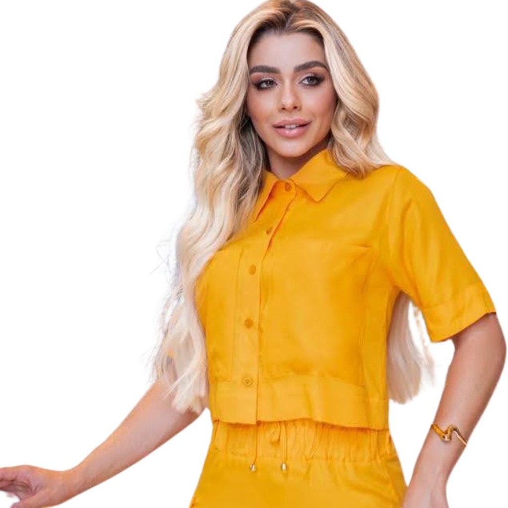 Camisa Feminina Curta com bolsos largos e Manga 3/4
