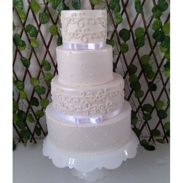 bolo fake casamento branco arabesco em Oferta na Shopee