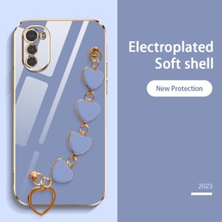 Shockproof Phone Case Motorola Moto E32 G31 G62 5G Fashionable heart-shaped bracelet protective case