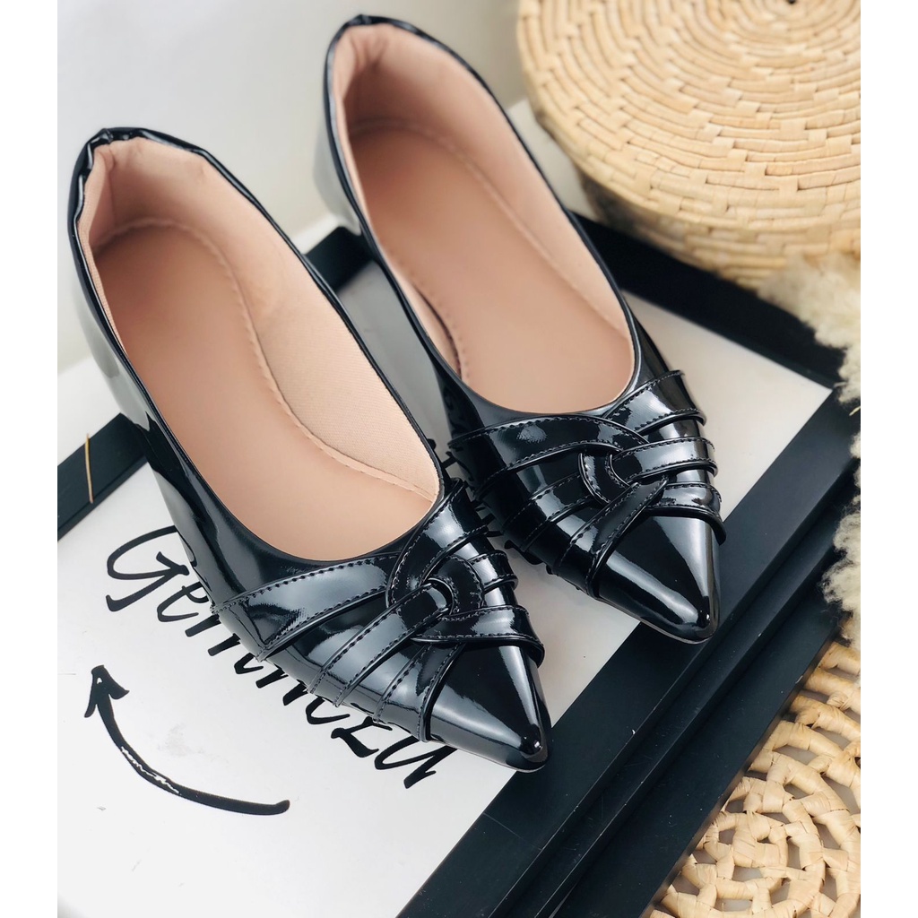 Sapatilha Verniz Preto Enfeite Curva Confort em Oferta na Shopee