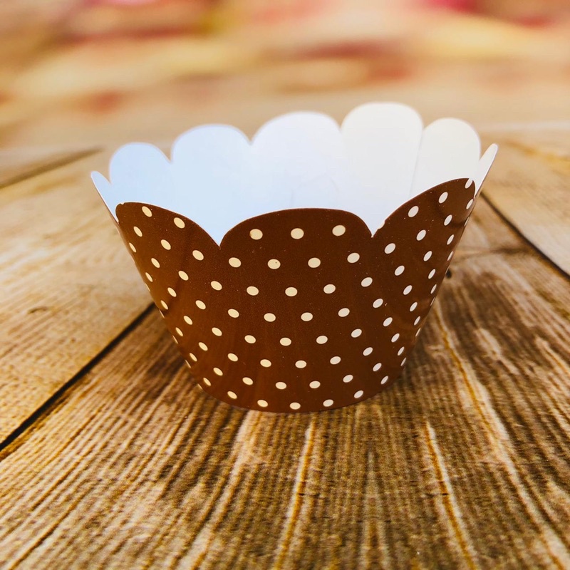 KIT  Saia Para Cupcake Poá Marrom/Branco  12.24  ( Nc Toys Cupcake ) em Oferta na Shopee