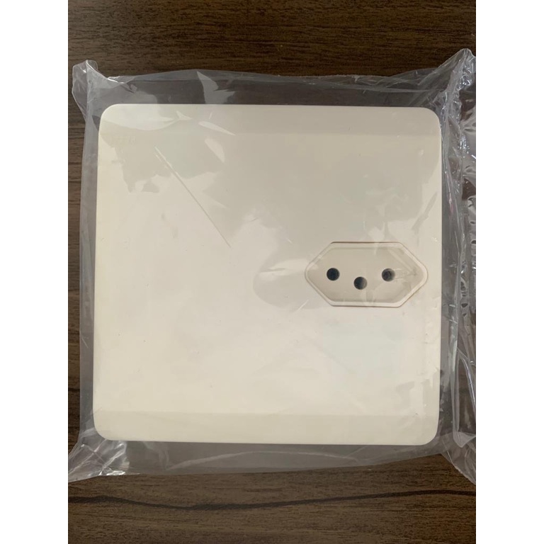 Caixa Branca Com Tomada 2p+t Para Disjuntor Pezzi