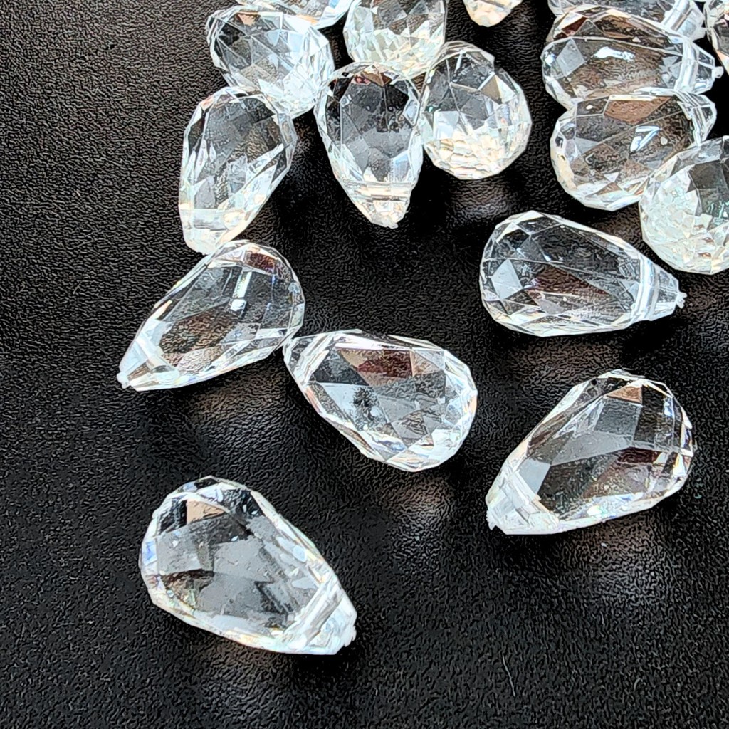 Pingente Gota Sextavada em Acrílico 10x18mm - Cristal para Artesanato, Bijuterias e Decoração em Oferta na Shopee