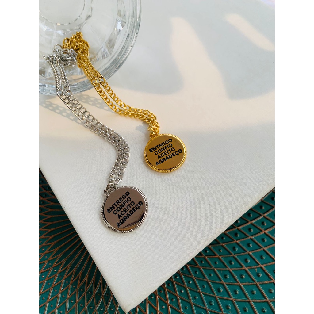 Colares chocker  Entrego Confio Aceito Agradeço folheado a Ouro e Prata