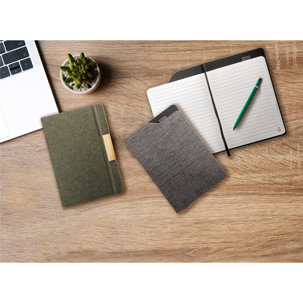 Caderno A5 em tecido poliéster 100% reciclado (100% rPET) com folhas pautadas