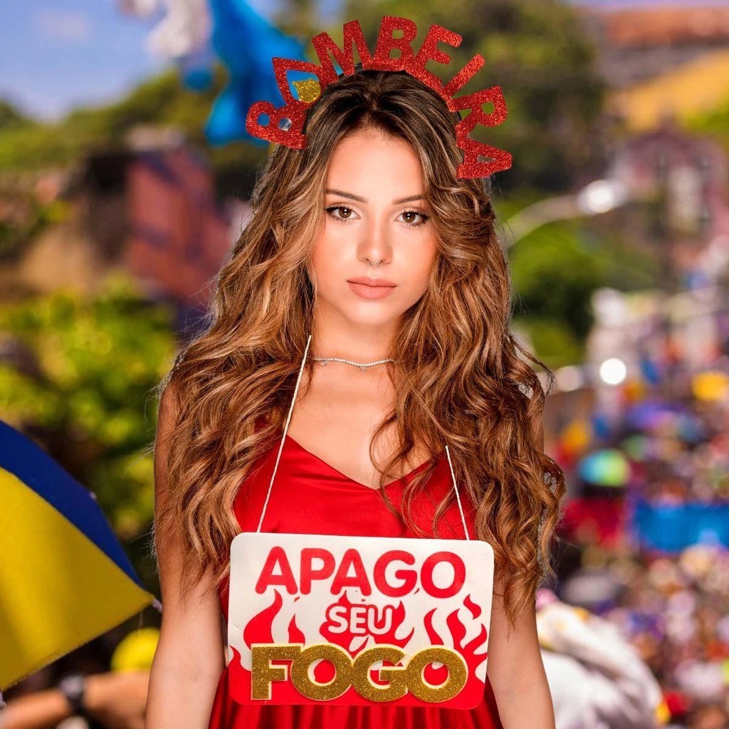 Kit Carnaval Para Bloquinho Tiara e Placa Bombeira Em Eva E Glitter em Oferta na Shopee