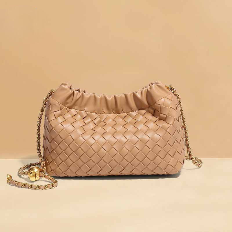 Nova Bolsa Pregueada Nuvem Moda Pequena Bola Dourada De Ombro Tecida À Mão em Oferta na Shopee