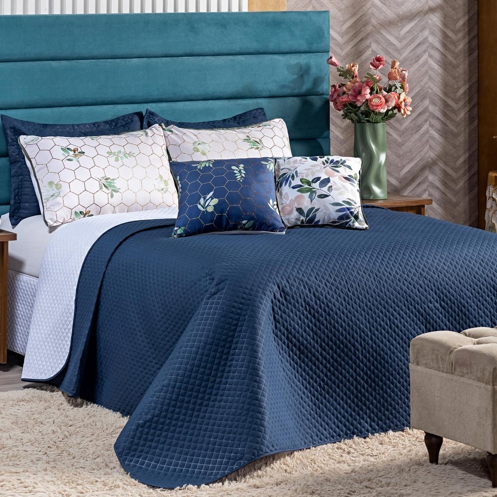 Kit Cobre Leito Floral Azul Marinho/Branco Dupla Face com Almofadas CASAL PADRÃO 07 Peças - Roupa de Cama Jogo Conjunto Colcha Desenho Florido Flores Geométrico Dourado Bege Estampa Folhas Folhagens Decoração Quarto Moderno Luxo