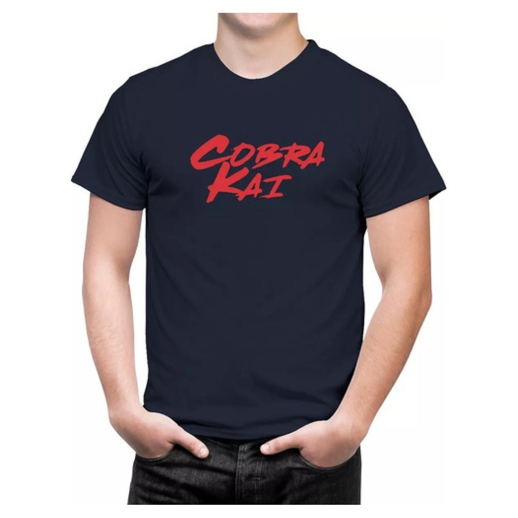 Camiseta Adulto Cobra Kai Escrita Série Dojô Karatê Camisa