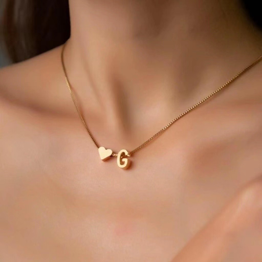 Corrente choker letra pequena e coração banhado a ouro 18K e prata  925 em Oferta na Shopee