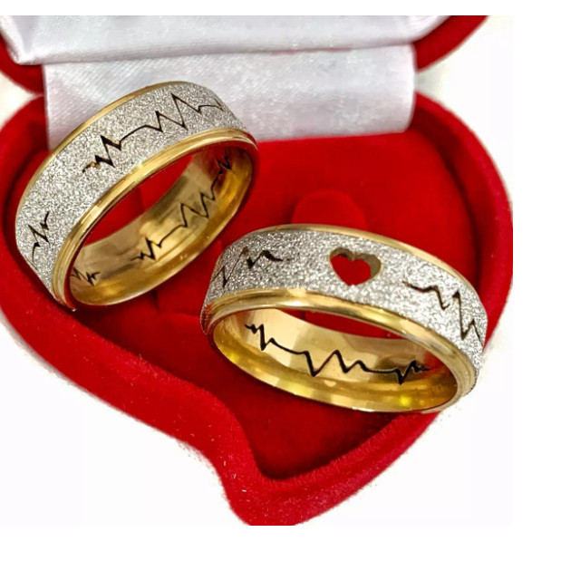 Par Aliança de Noivado Casamento Banhada em Ouro Diamantadas Coração Vazado Anatomica Moeda Antiga