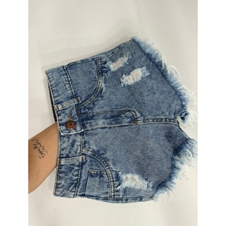 Short Jeans Tradicional Lavagem Clara E Barra Desfiada
