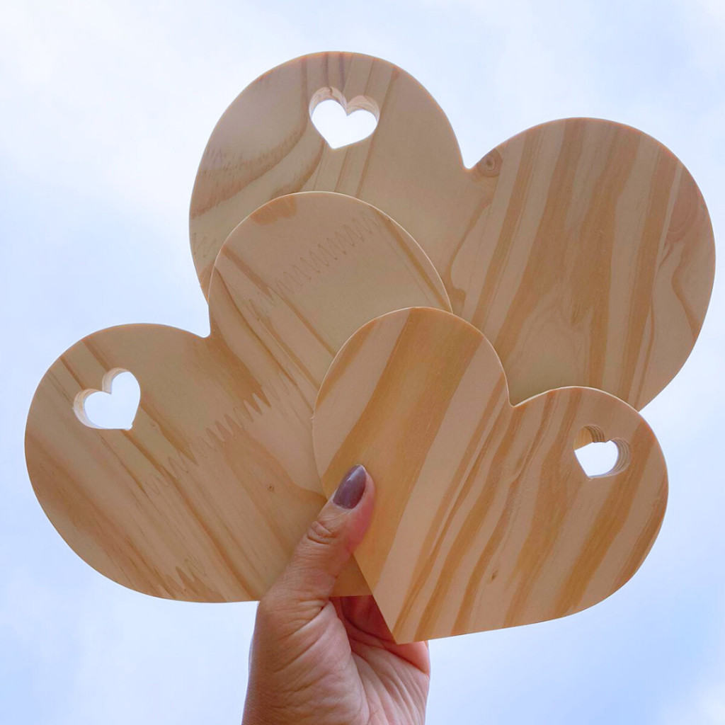 Trio de Tábuas Coração com Coração Vazado de Madeira Pinus