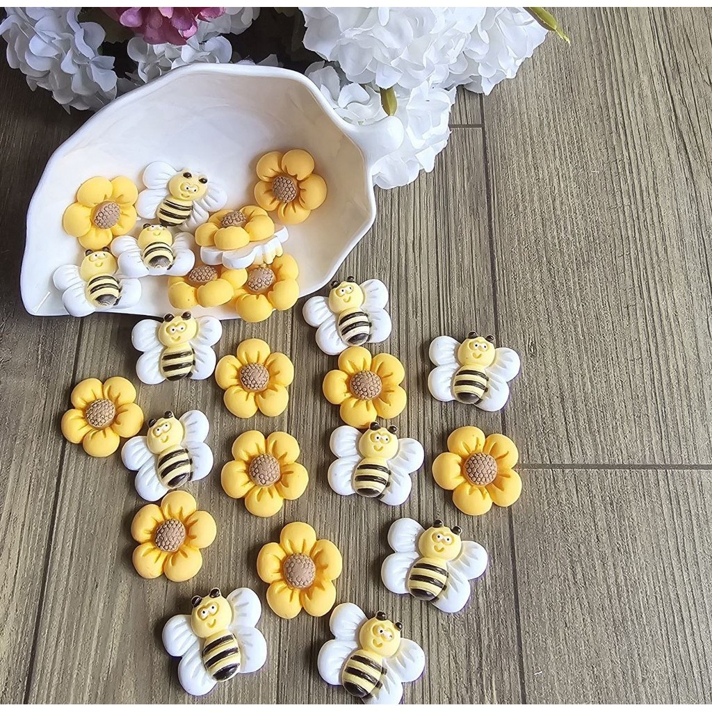 10 ou 30 UNIDADES - Aplique Abelha e Flor 15mm  em  Resina em Oferta na Shopee
