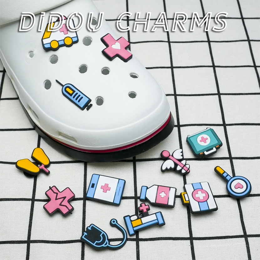 Estoque Pronto Para Acessórios para sandálias Pins PVC Cute Nurse Health Doctor Slipper Shoes Botão De Enfermagem em Oferta na Shopee