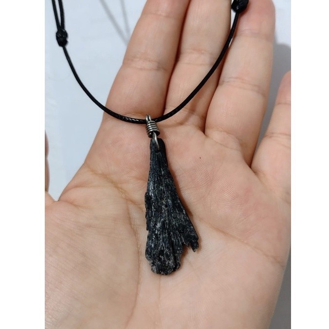 Colar Cianita Preta Vassoura de Bruxa Pedra Natura Original em Oferta na Shopee