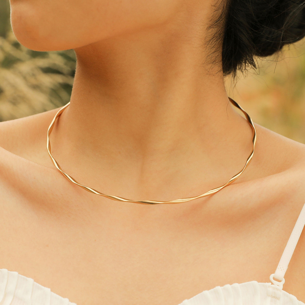 Vnox 18K Gold 3MM Colar De Colarinho Torcido Para Menina Feminina , Gargantilha De Aço Inoxidável Jóias Hipoalergênicas Presente