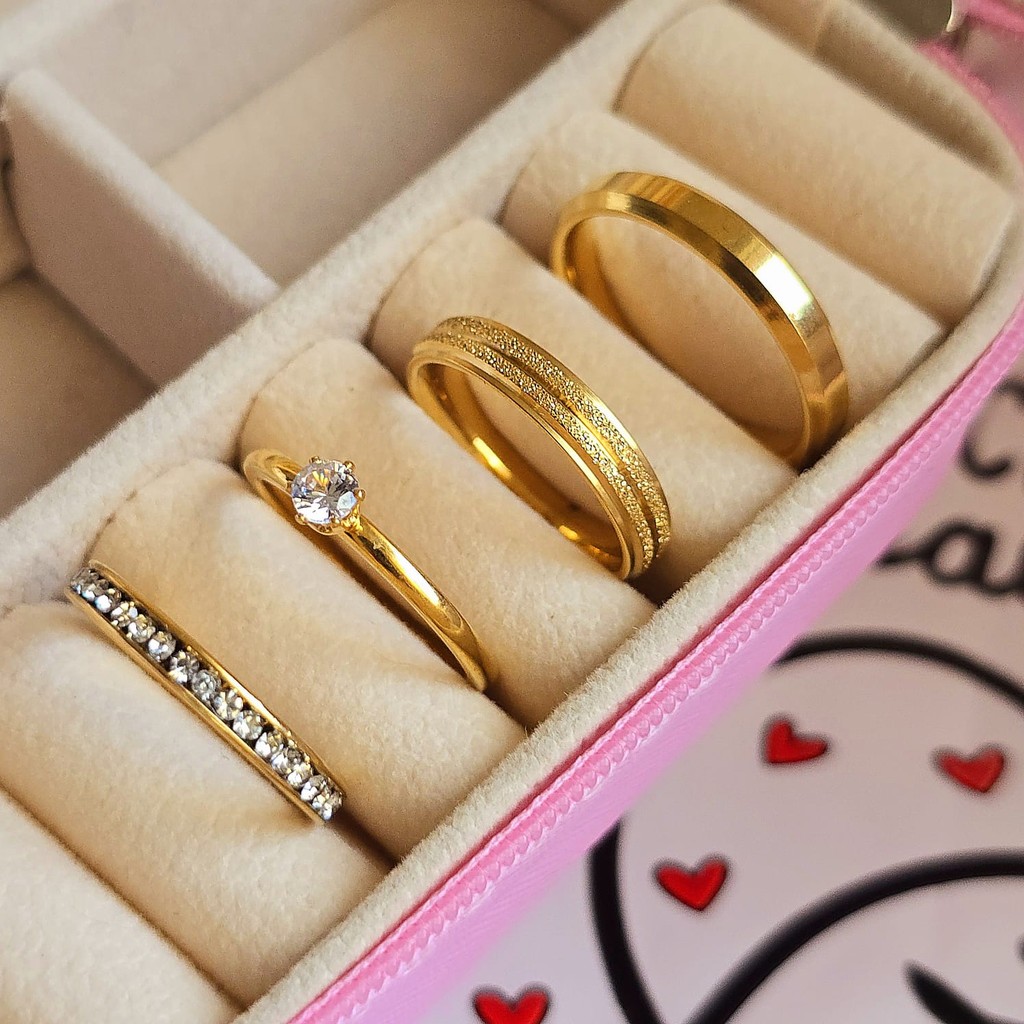 aliança de casamento  lisa chanfrada e jateada banhado a ouro 18k 4mm + Gravação + anel + aparador   (COD-42+05)
