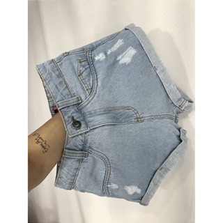 Short Jeans Tradicional Claro Com Barrinha Dobrada
