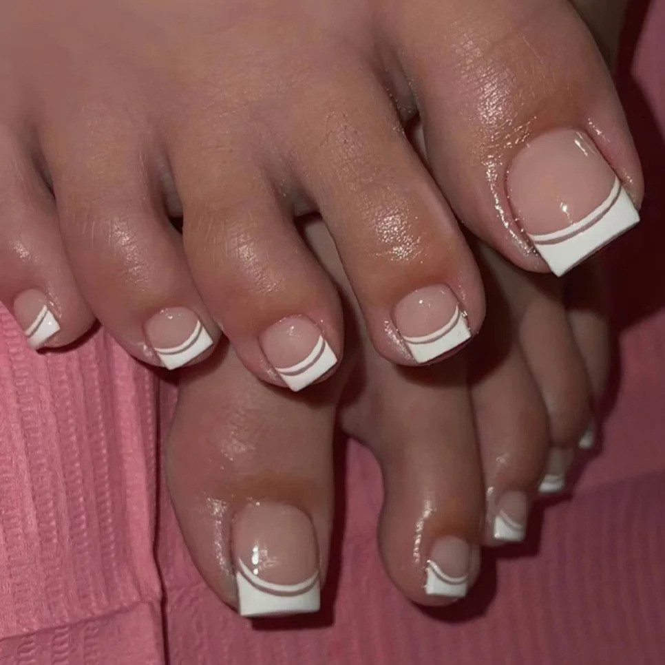 24Pcs Vestindo Pé Unhas Postiças Arte Curto Branco Simples Francês Toe Nails Falso Patch Imprensa em Acrílico Dicas