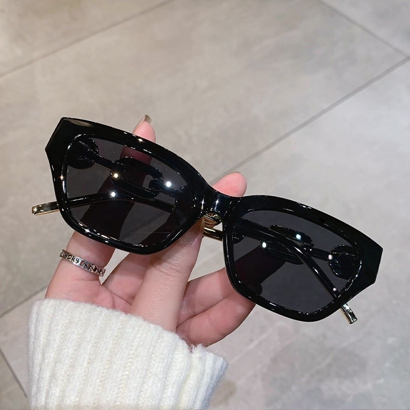 Óculos De Sol Elos Feminino formato gatinho Tons Coloridos Marca Top Ladies Eyewear haste corrente
