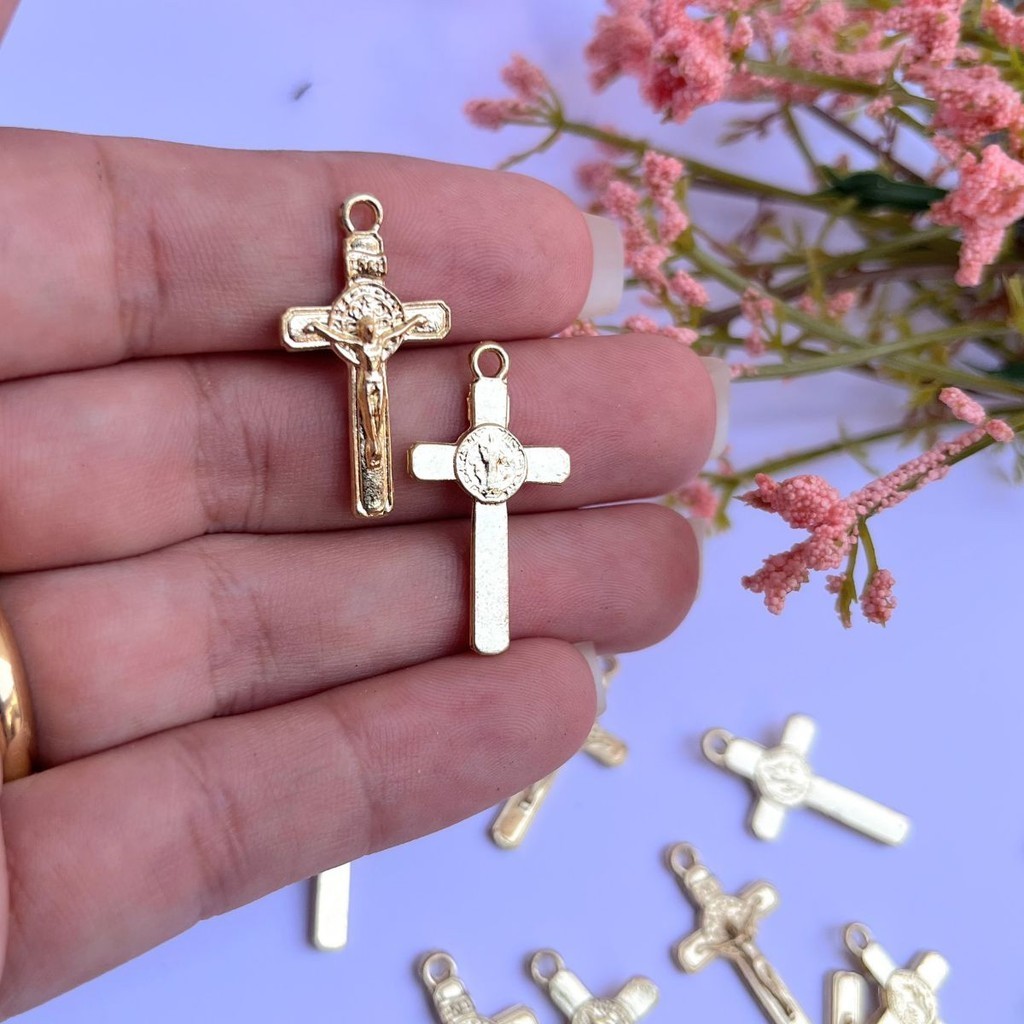 30 Cruz pequena São Bento Reta Dourado - Pingente para Artesanato religioso em Oferta na Shopee