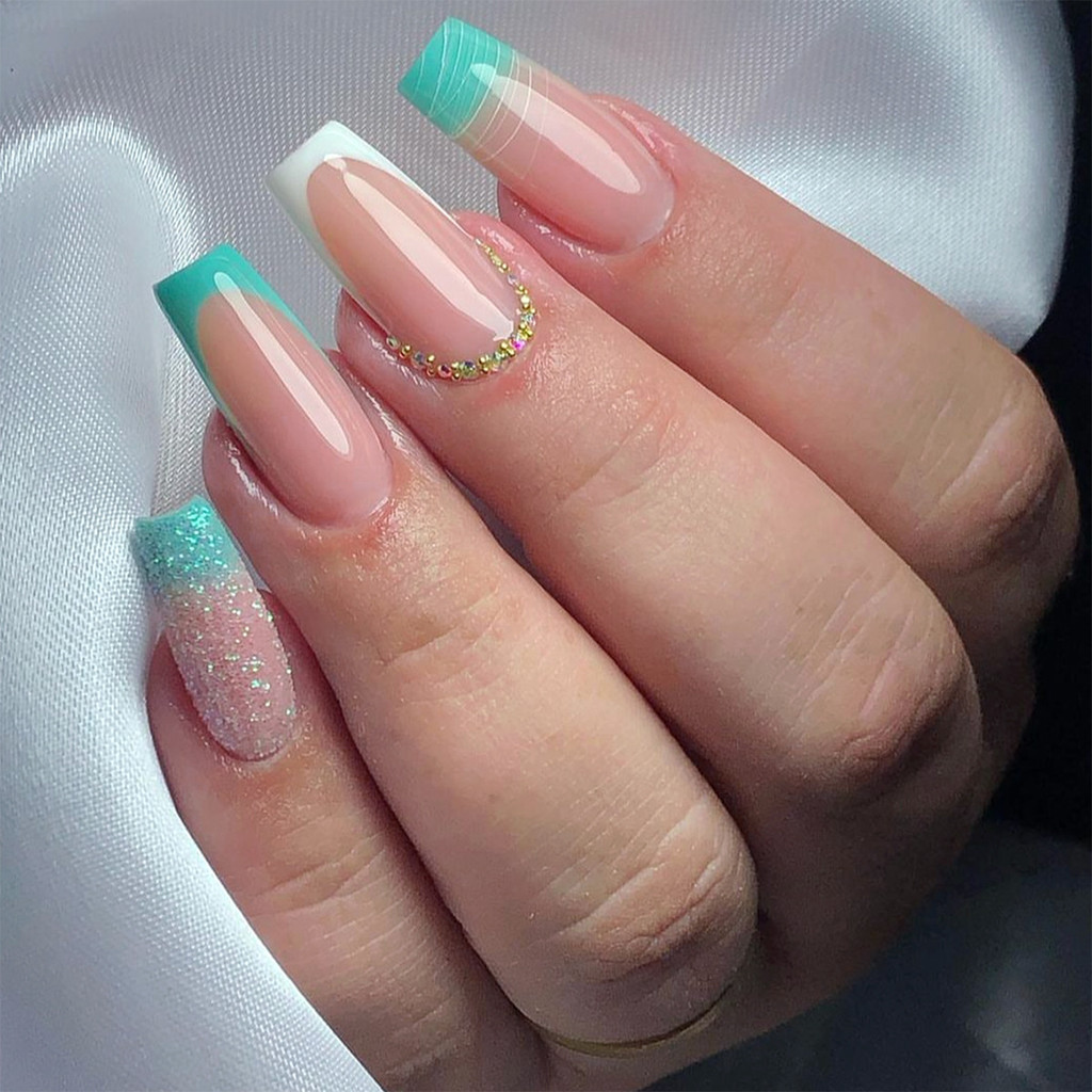 Wearing Embelezamento De Unhas Com Diamante Rosa Brilhante Adesivos Retangulares Franceses , Remendos Destacáveis Para Melhorar As